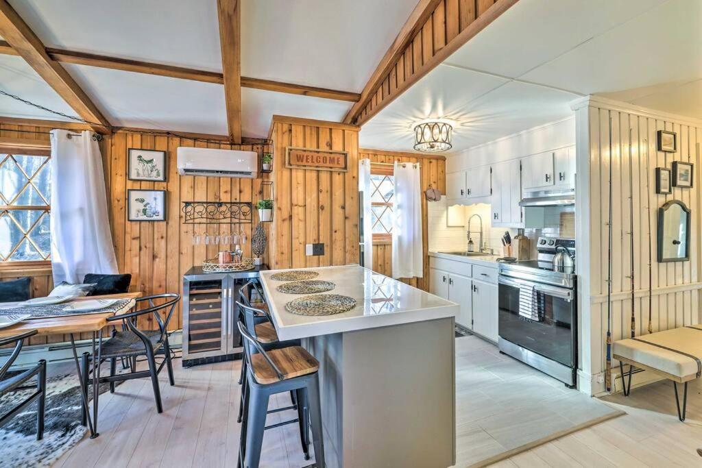 Stylish And Cozy Cabin, Walking Distance To Big Bass Lake Gouldsboro Eksteriør billede