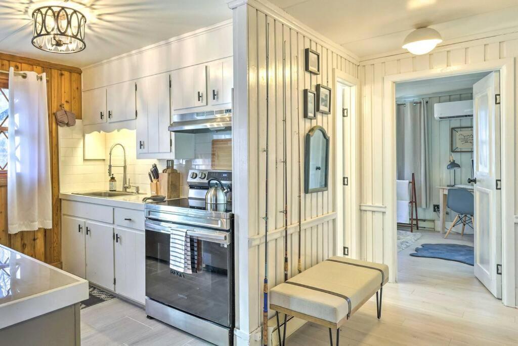 Stylish And Cozy Cabin, Walking Distance To Big Bass Lake Gouldsboro Eksteriør billede