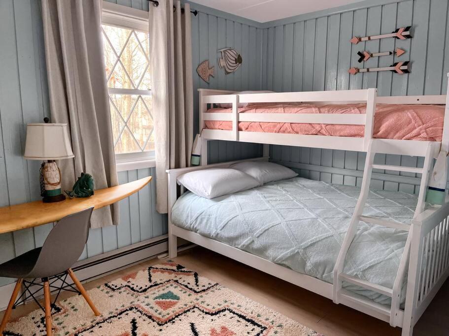 Stylish And Cozy Cabin, Walking Distance To Big Bass Lake Gouldsboro Eksteriør billede