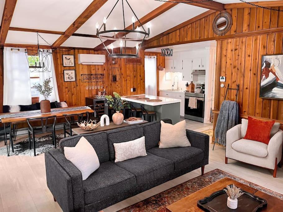 Stylish And Cozy Cabin, Walking Distance To Big Bass Lake Gouldsboro Eksteriør billede