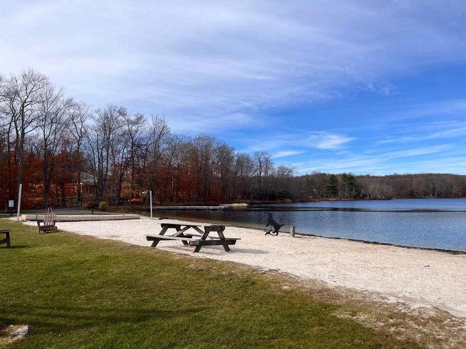 Stylish And Cozy Cabin, Walking Distance To Big Bass Lake Gouldsboro Eksteriør billede