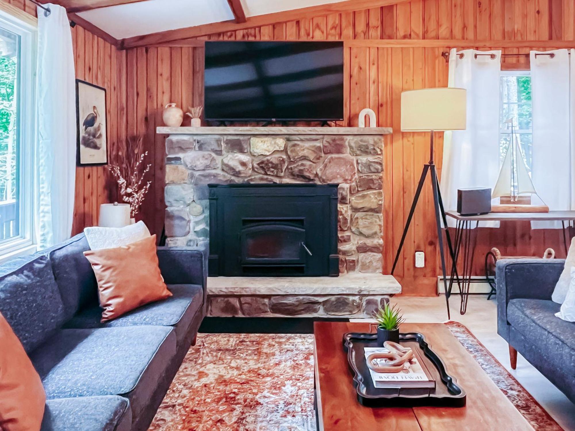 Stylish And Cozy Cabin, Walking Distance To Big Bass Lake Gouldsboro Eksteriør billede